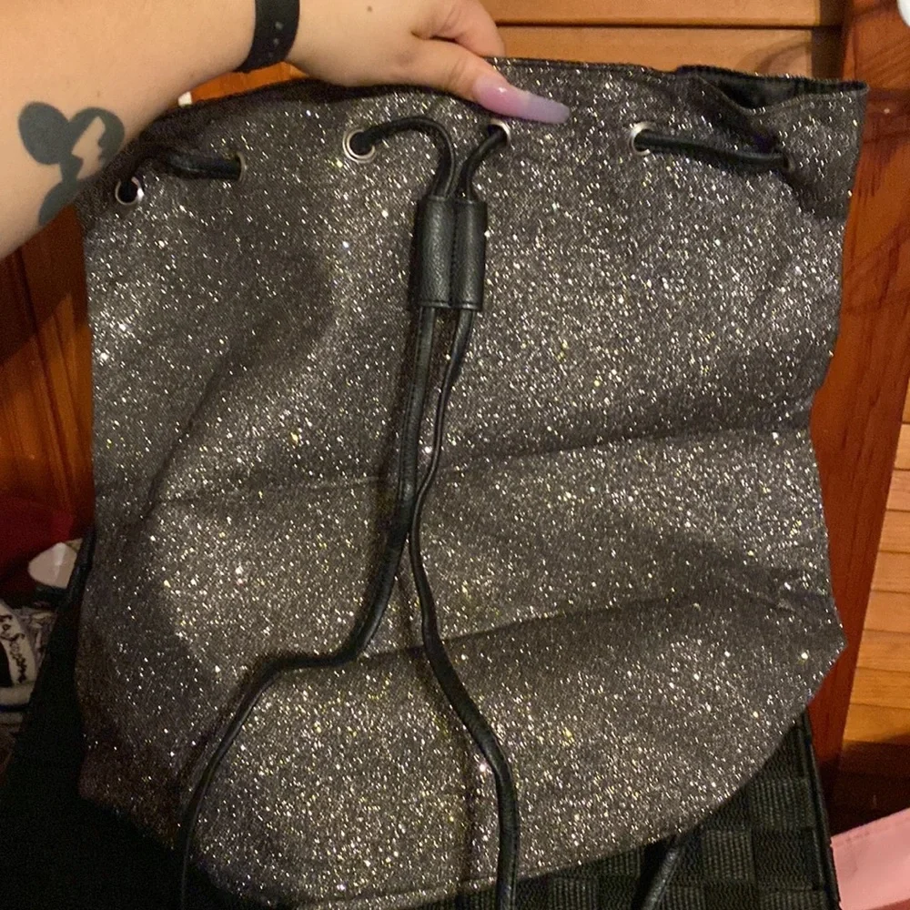 Drawstring backpack - Picture 2 of 6